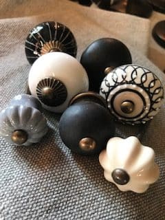 Knoppar, handtag, konsoler, krokar och kedjor