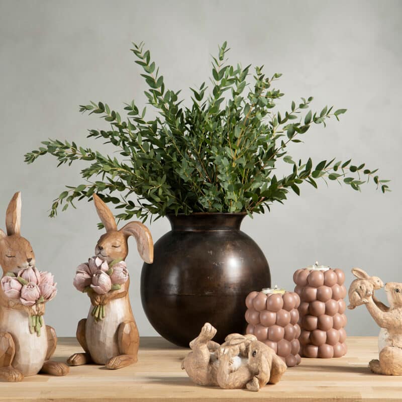 Hare / Kanin med tulpanbukett