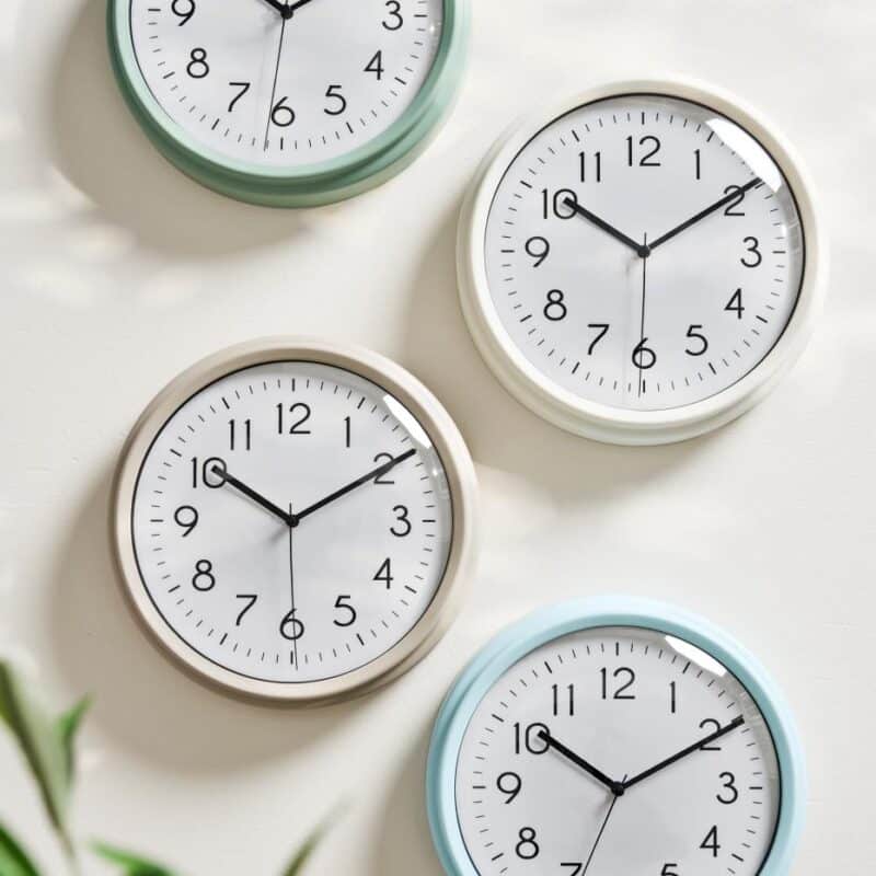 Klocka för vägg Sandbeige